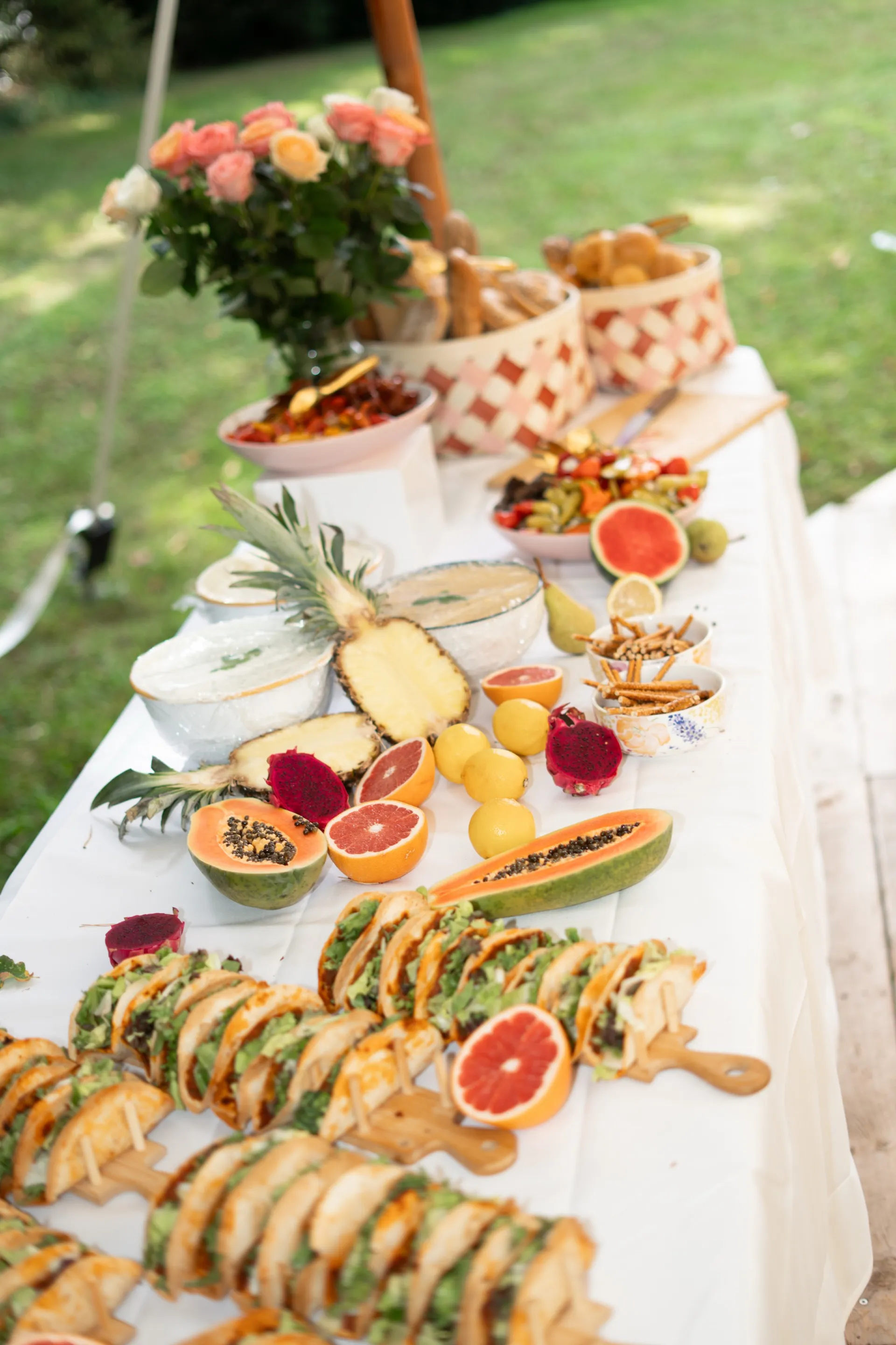 Glückliches Brautpaar bei der Hochzeitsfeier